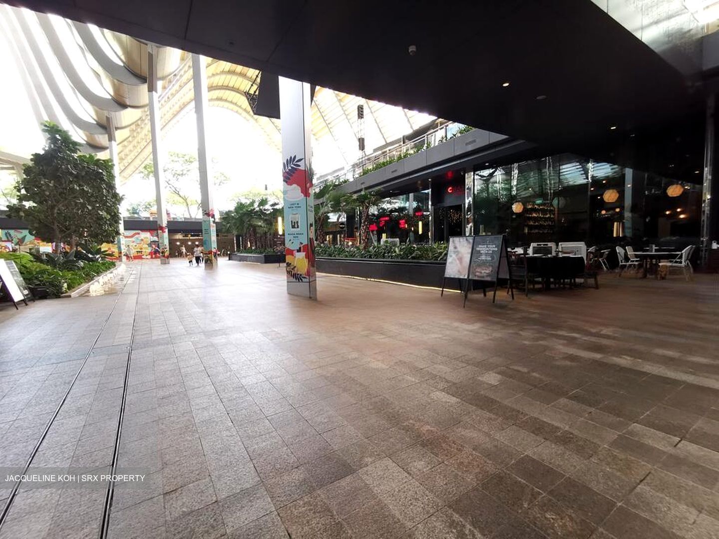 Beach Road (D7), Retail #474540101